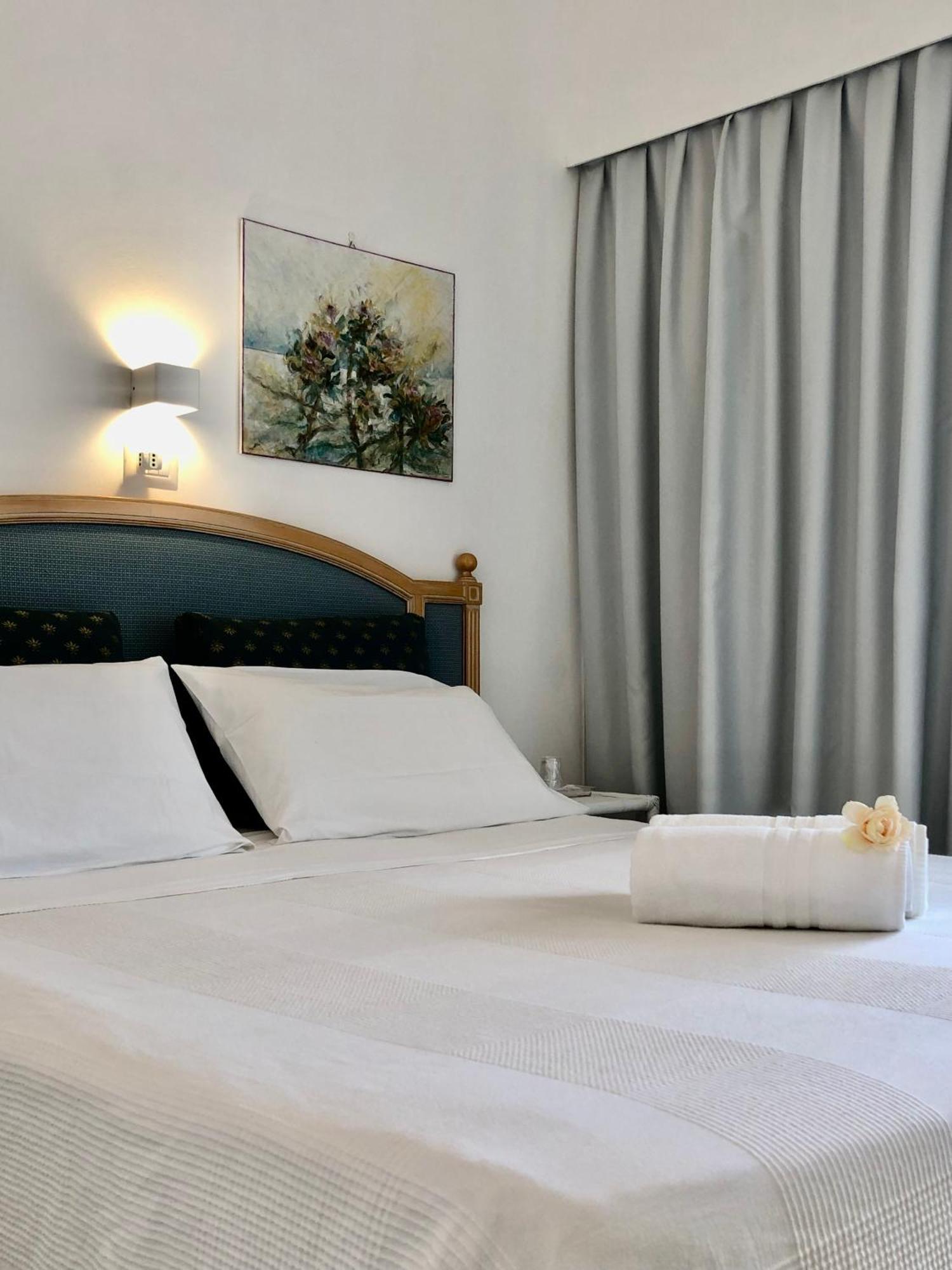 Hotel Pinocchio Cattolica Esterno foto