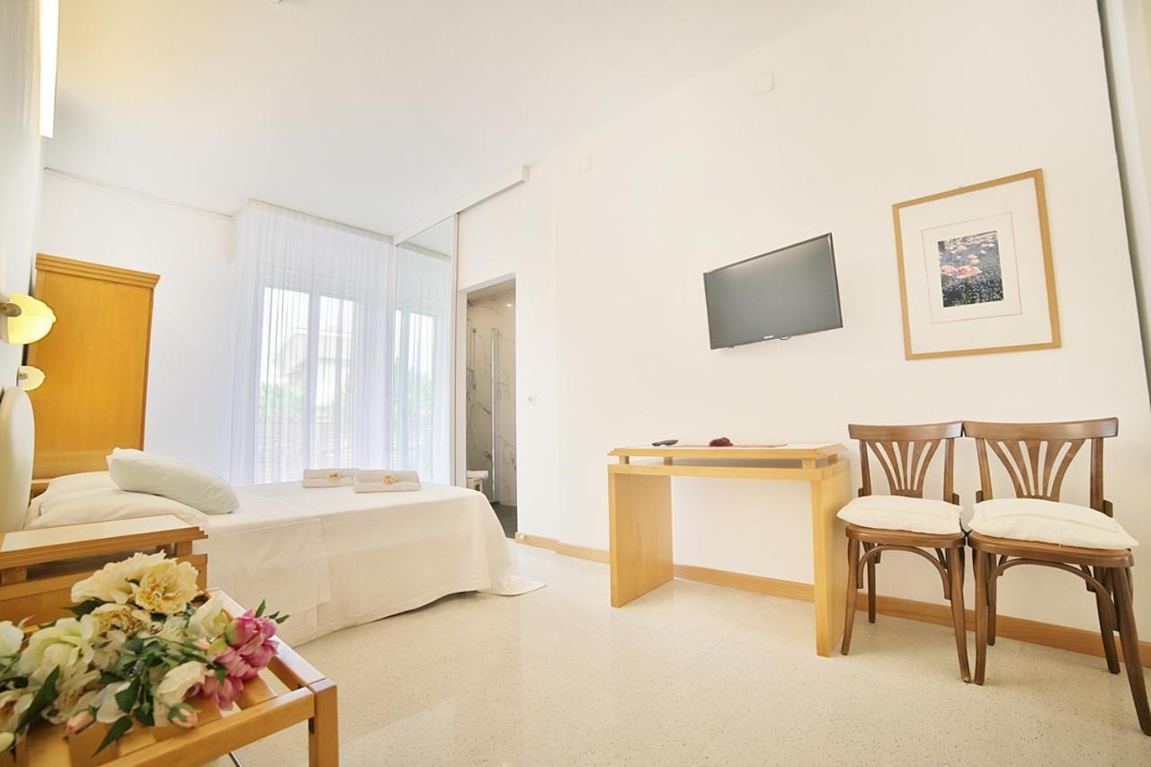 Hotel Pinocchio Cattolica Esterno foto